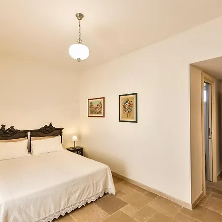 Terra Sessana E Trullo Con Piscina Privata 펜션