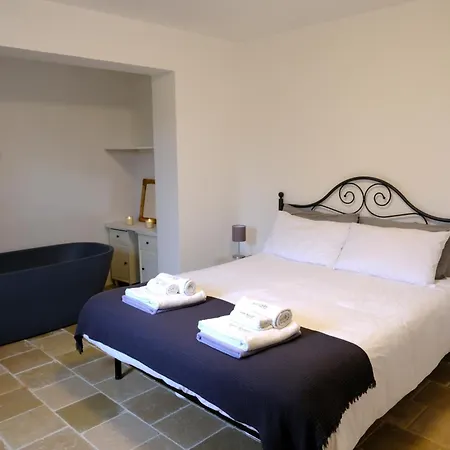 Terra Sessana E Trullo Con Piscina Privata *