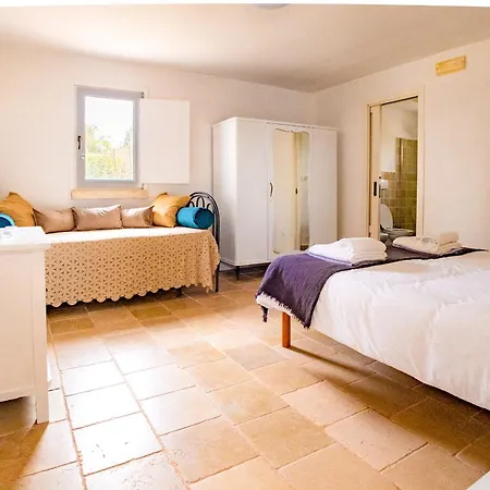 Terra Sessana E Trullo Con Piscina Privata 펜션